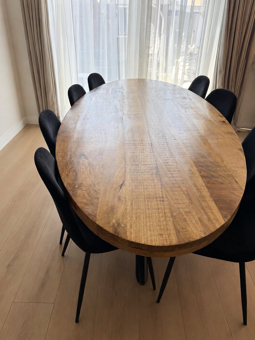 Ovale eettafel met 8 stoelen - Mango hout en zwart fluweel, Huis en Inrichting, Tafels | Eettafels, Ophalen, Gebruikt, 100 tot 150 cm