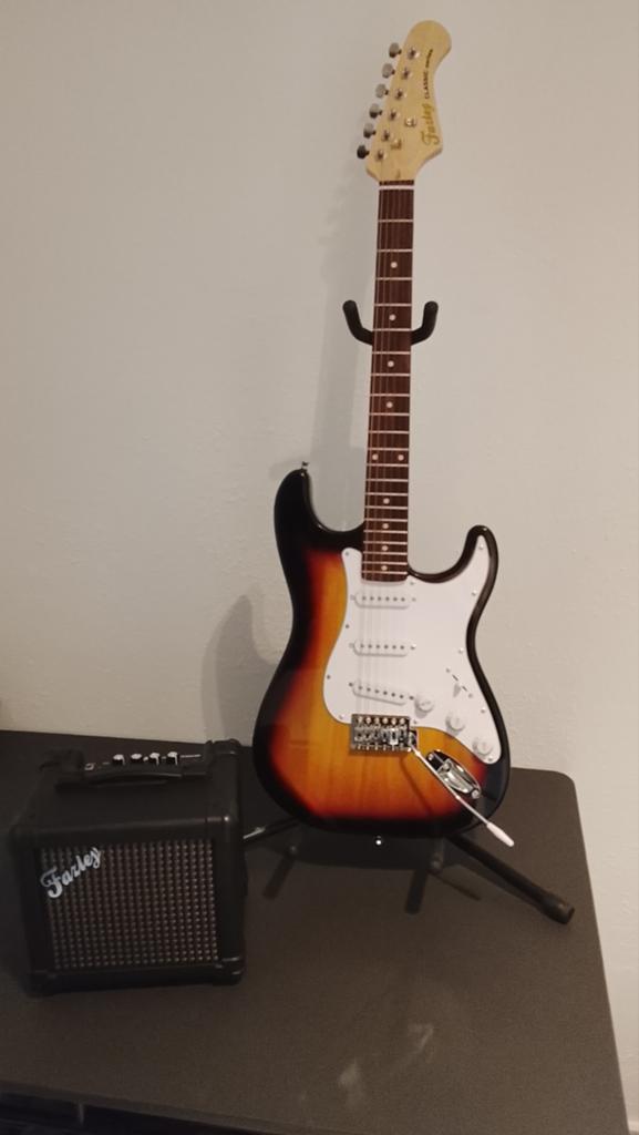 Fazley classic gitaar met versterker, Ophalen, Zo goed als nieuw, Minder dan 50 watt