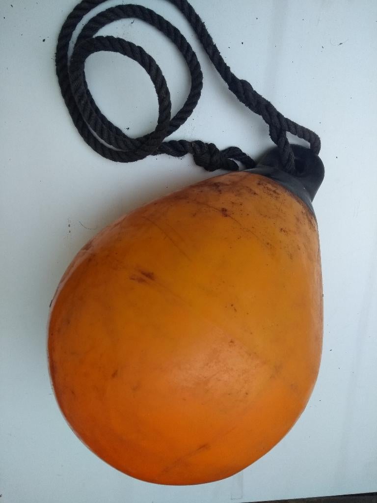 Bolfender stootwil bolvormig 30 cm oranje met zwarte lijn, Ophalen of Verzenden, Gebruikt, Overige typen
