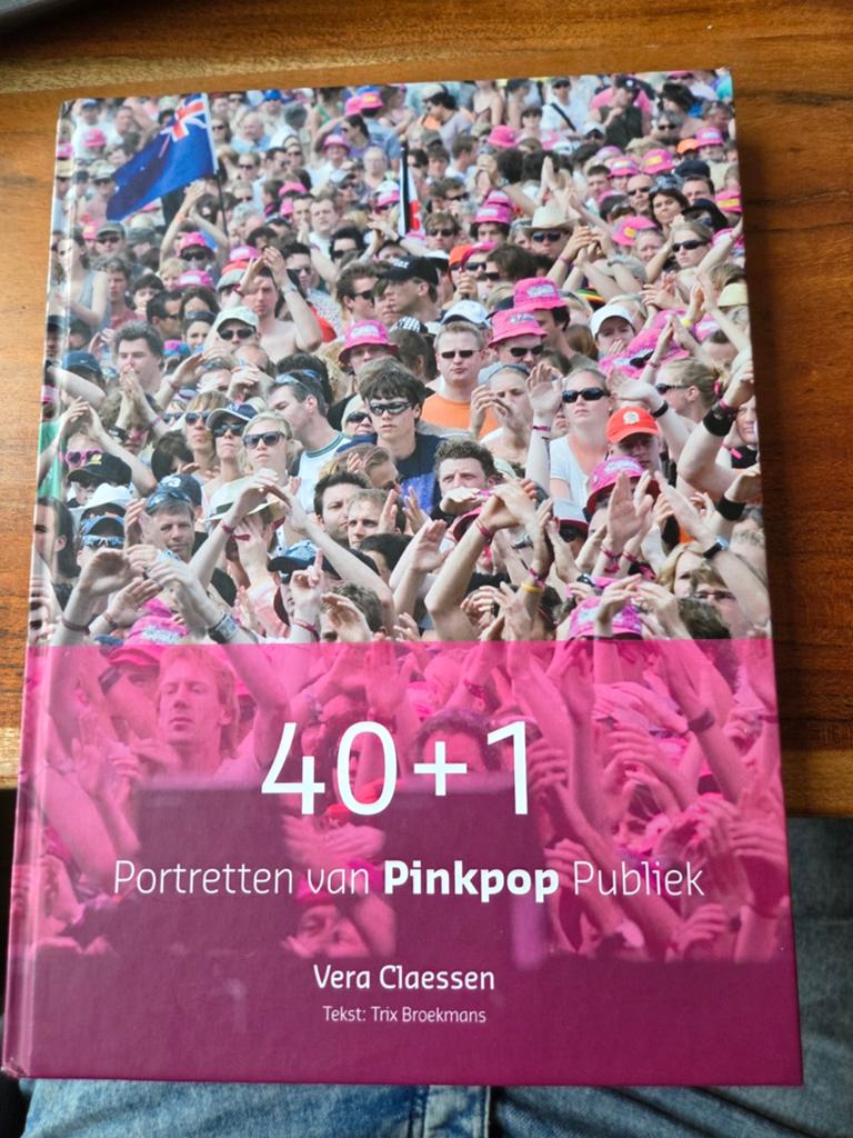 Boek: 40+1 Portretten van Pinkpop Publiek - Vera Claessen, Boeken, Ophalen of Verzenden, Zo goed als nieuw, Vera Claessen, Nederland