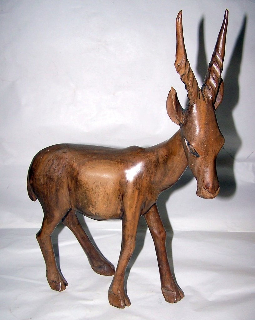 Handgesneden grote houten antilope beeld. H. 37cm. Nwst., Antiek en Kunst, Ophalen of Verzenden, 20 - 50 cm, Beeld, Hout