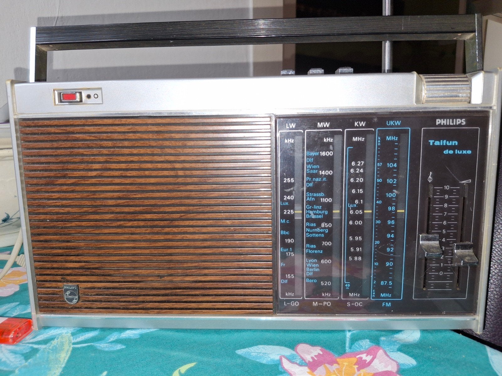 Prachtige Vintage Philips Taifun de luxe Radio – Jaren '60/', Ophalen of Verzenden, Gebruikt, Transistorradio