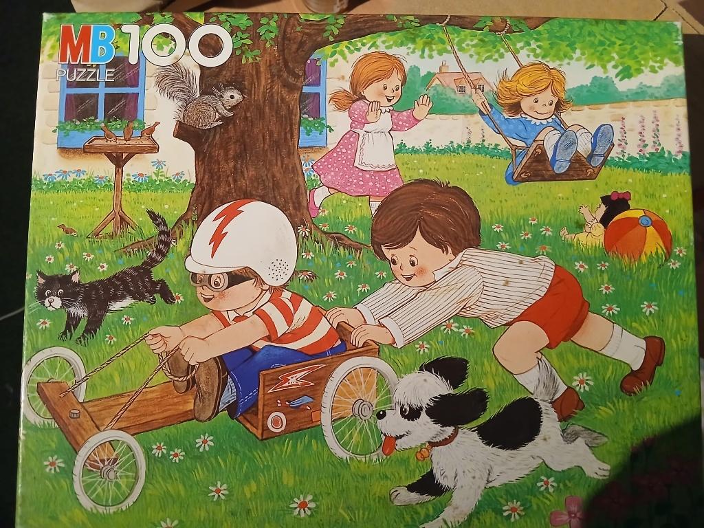 MB 100 Legpuzzel: Kinderen Spelen in de Tuin, Ophalen of Verzenden, Minder dan 500 stukjes, Gebruikt, Legpuzzel