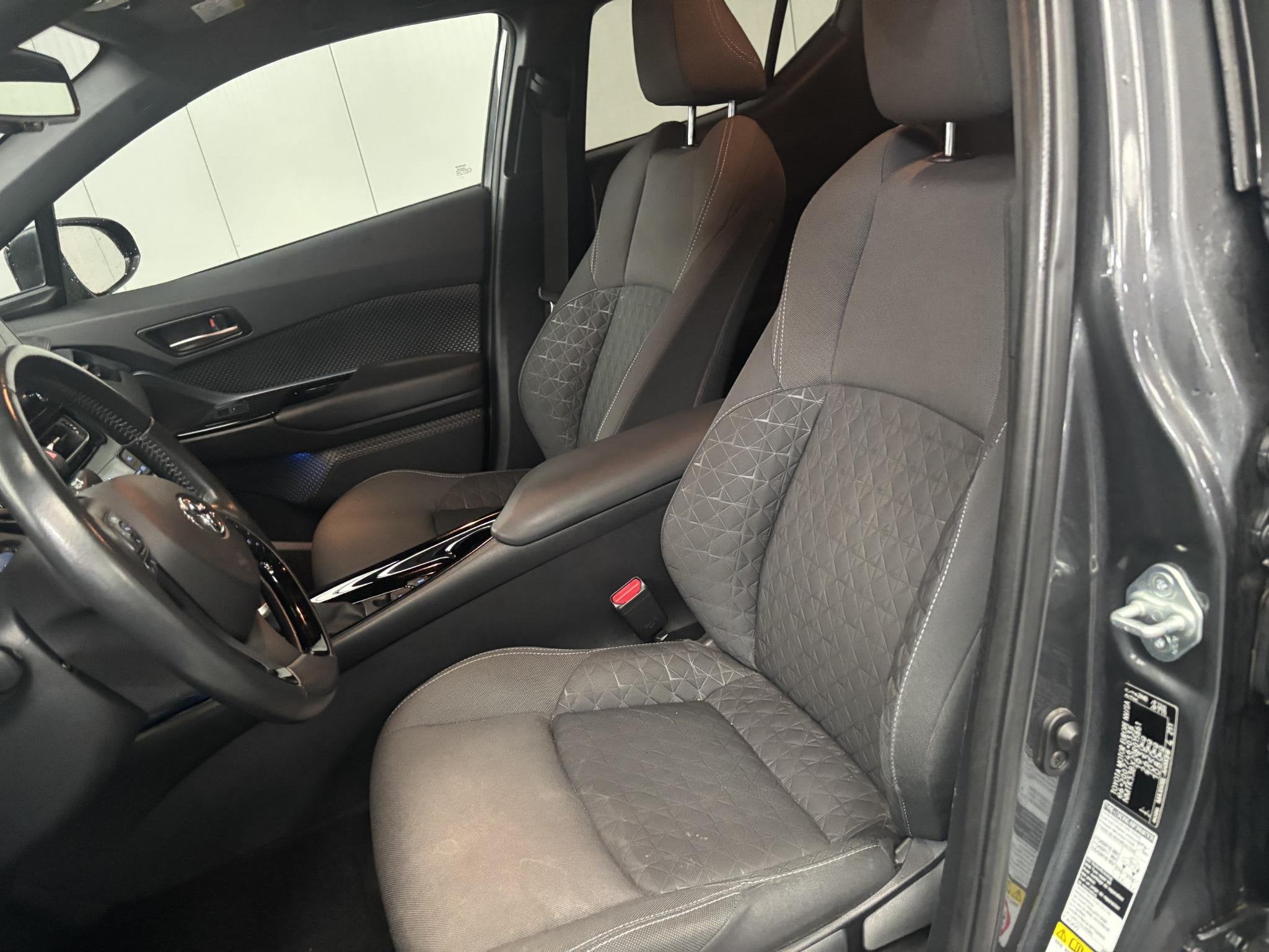 Toyota C-HR 2.0 Hybrid First Edition, Auto's, Stof, Euro 6, 4 cilinders, Origineel Nederlands