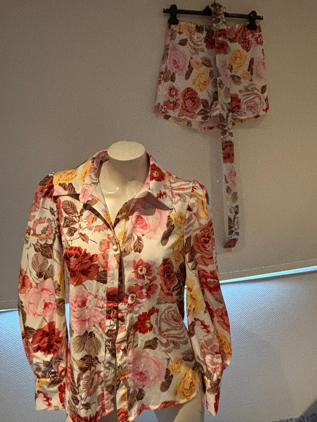 Lily mcbee blouse met bijpassend broekje met riem maat s, Ophalen of Verzenden, Nieuw, Maat 36 (S), Roze