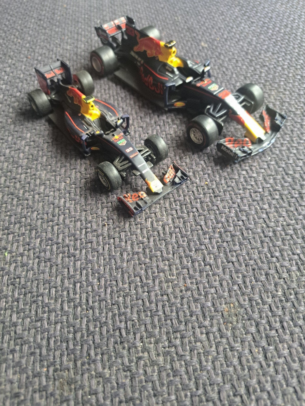 2 x f1 model red Bull, Gebruikt, Auto, Burago, Ophalen of Verzenden