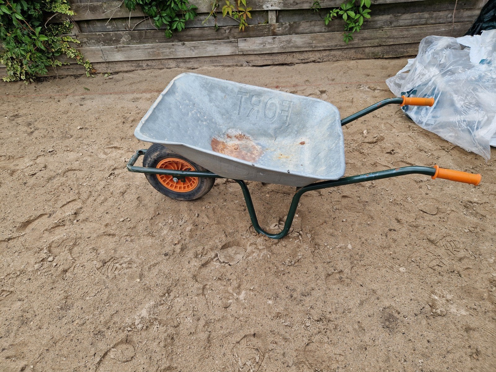 kruiwagen met lekke band., Ophalen, Gebruikt, FORT, Tweewielig