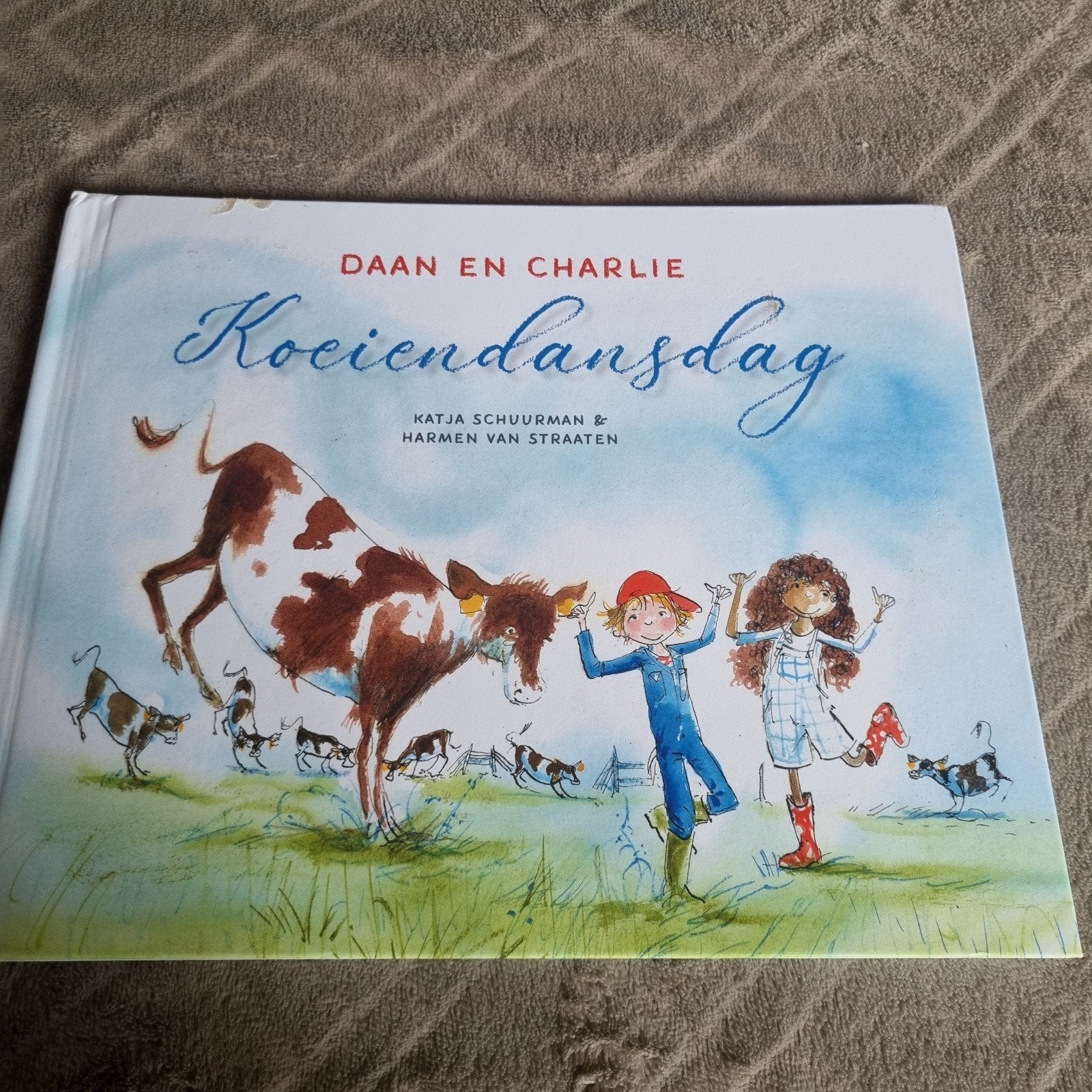 Daan en Charlie: Koeiendansdag - Katja Schuurman, Ophalen of Verzenden, Gelezen, Katja Schuurman & Harmen van Straaten, Sprookjes