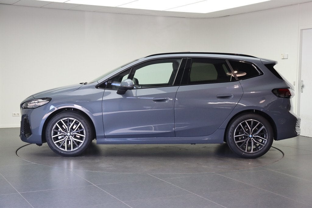 BMW 2 Serie Active Tourer 218i M Sport Automaat / Panoramada, 136 pk, Met garantie (alle), LED verlichting, 1445 kg