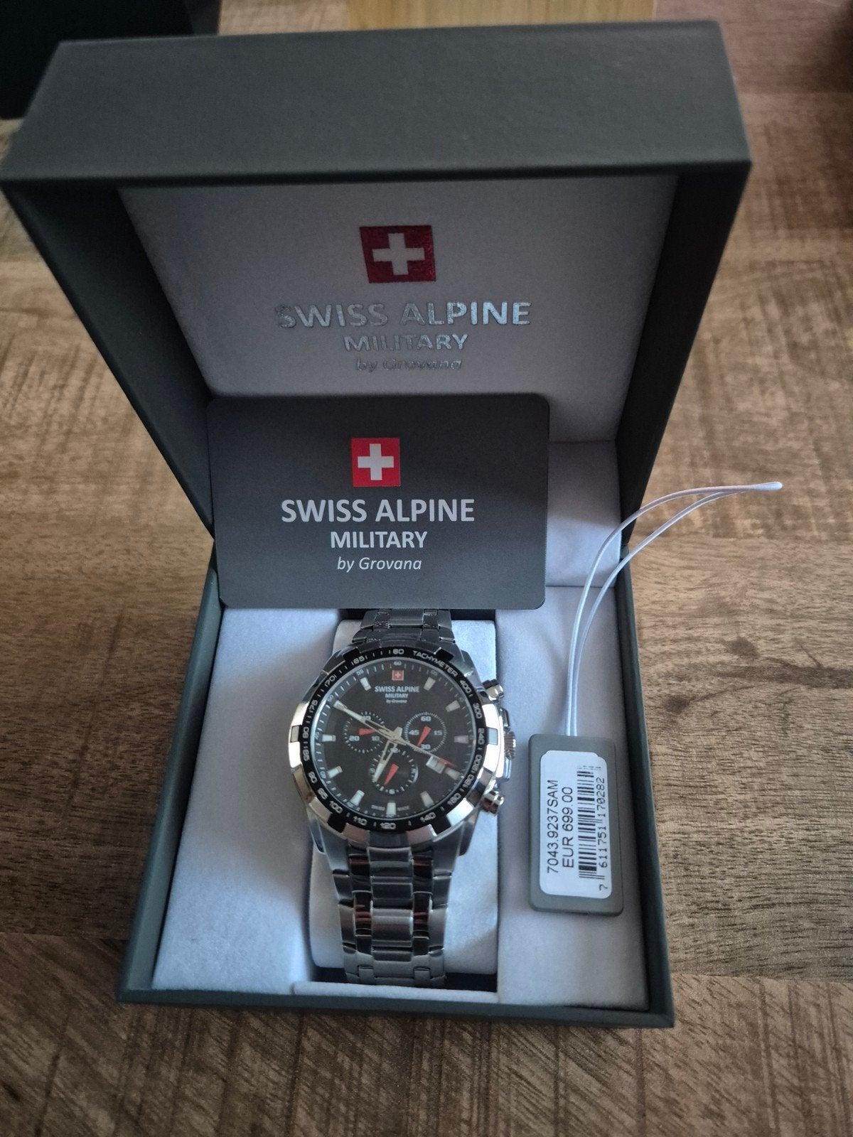 Swiss Alpine Military Horloge - Nieuw in doos met factuur, Sieraden, Tassen en Uiterlijk, Overige merken, Staal, Staal, Polshorloge