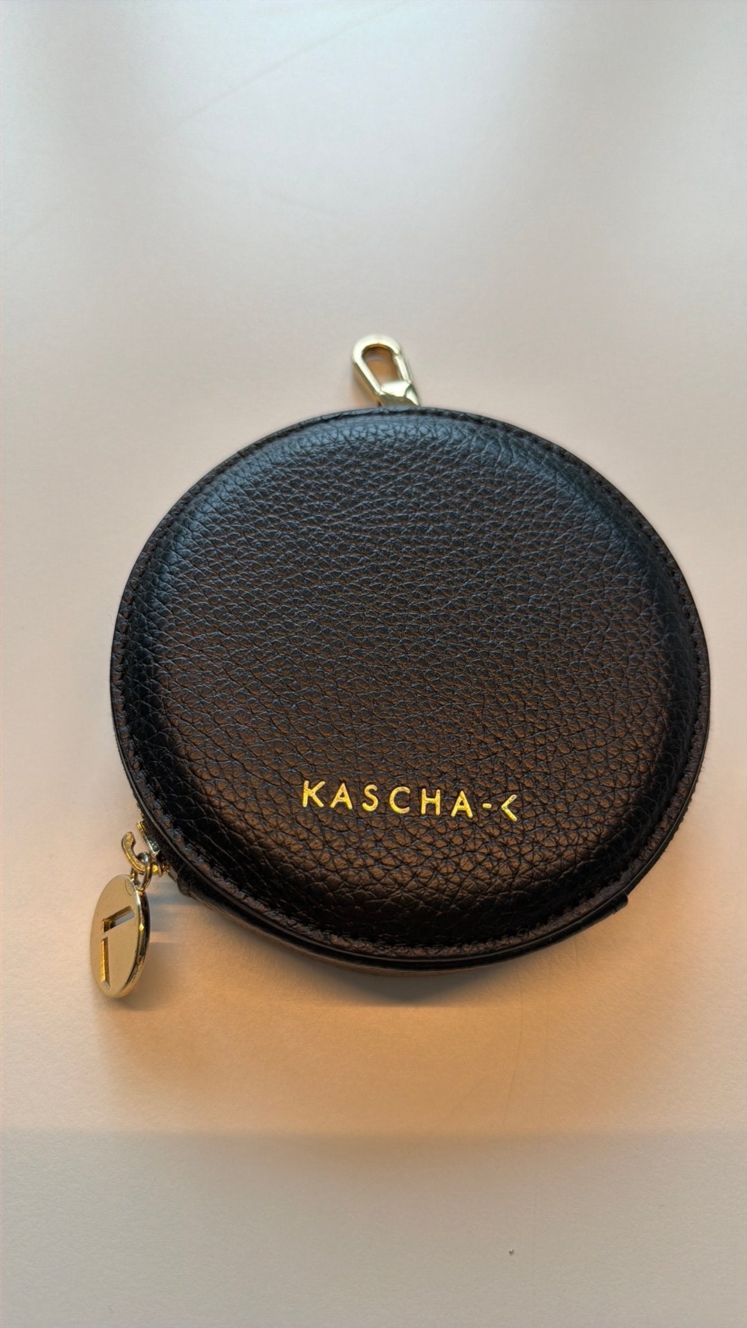 Kascha-C wallet rond zwart, Zwart, Hoesje of Tasje, Ophalen of Verzenden, Zo goed als nieuw