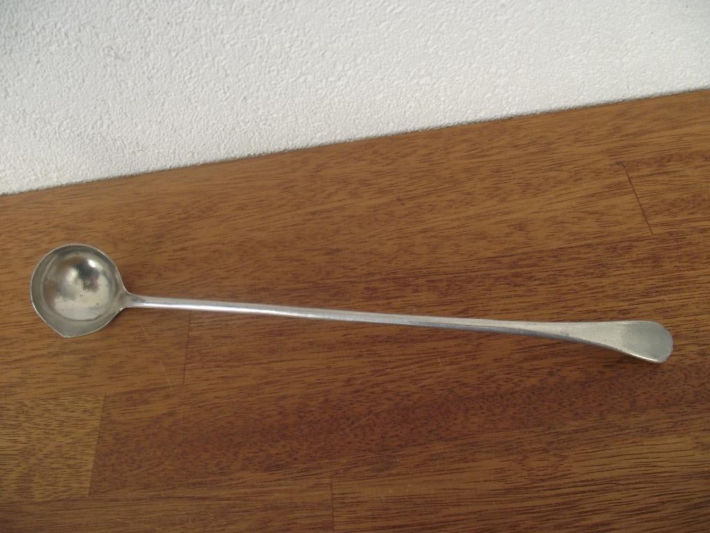 antiek aluminium kersenlepel met tuitje 30 cm bowllepel 1950, Antiek en Kunst, Antiek | Bestek, Ophalen of Verzenden