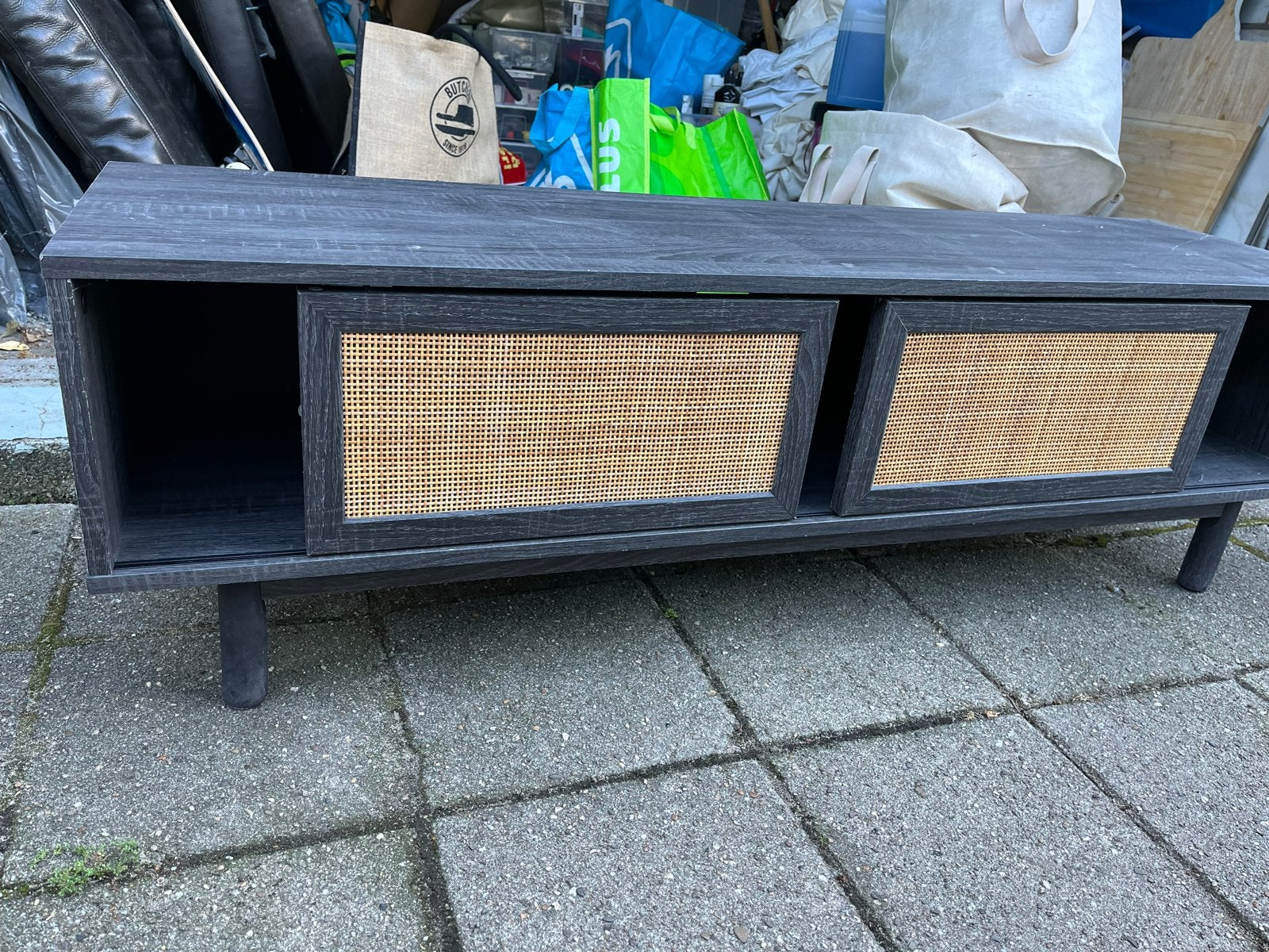 Made TV-meubel met schuifdeuren, Ophalen, 100 tot 150 cm, Zo goed als nieuw, Minder dan 100 cm