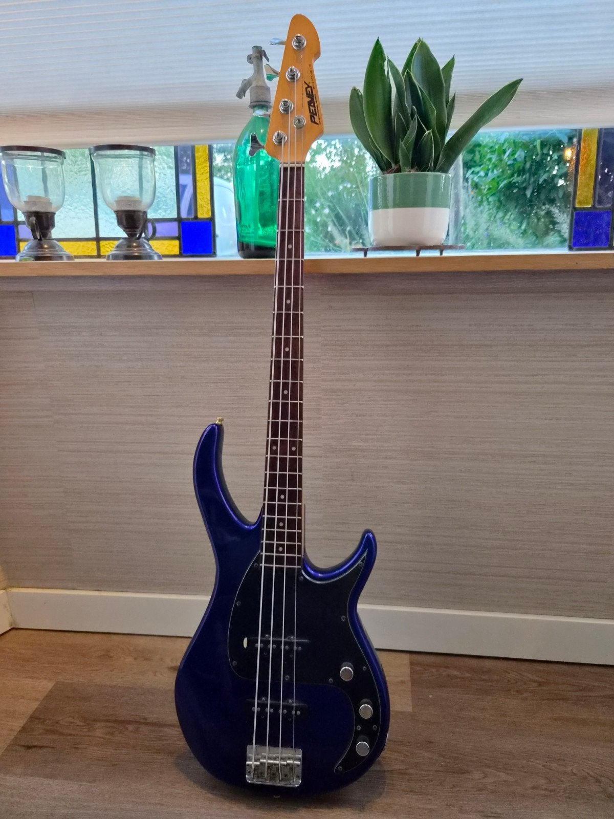 Peavey Milestone III Basgitaar - Elektrisch, Blauw