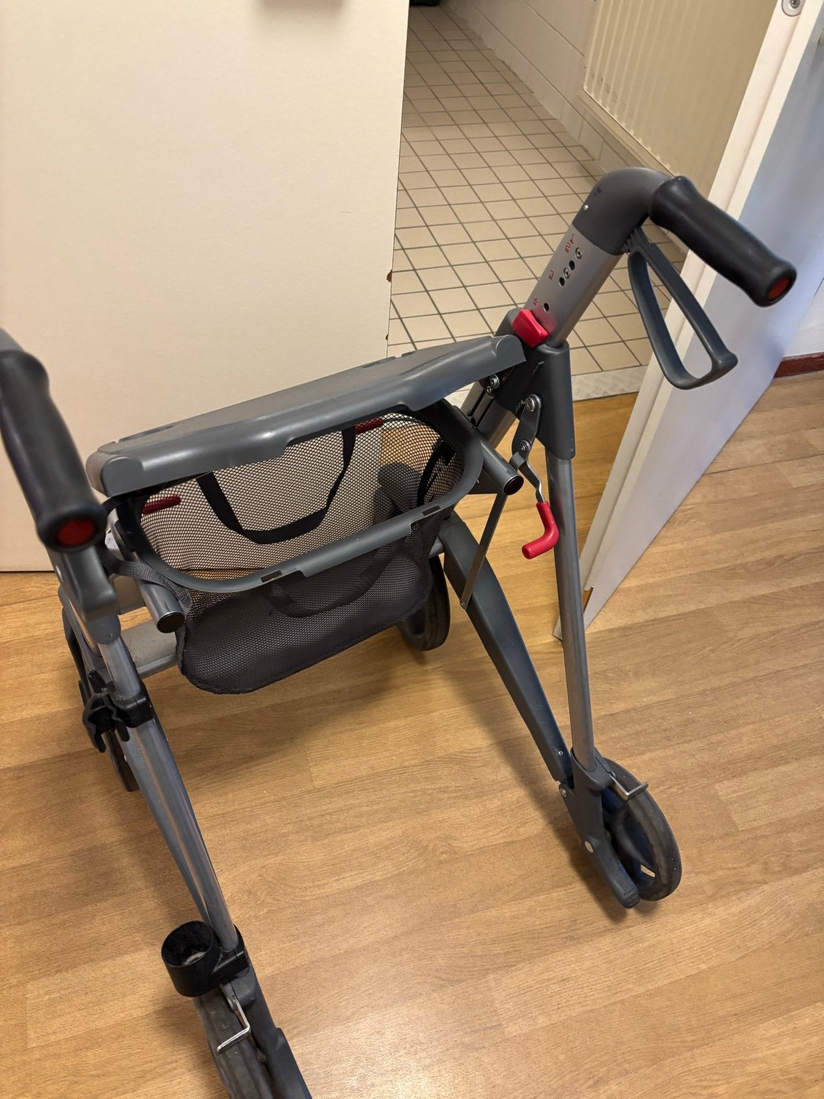 Lichtgewicht rollator, Ophalen of Verzenden, Lichtgewicht, Zo goed als nieuw