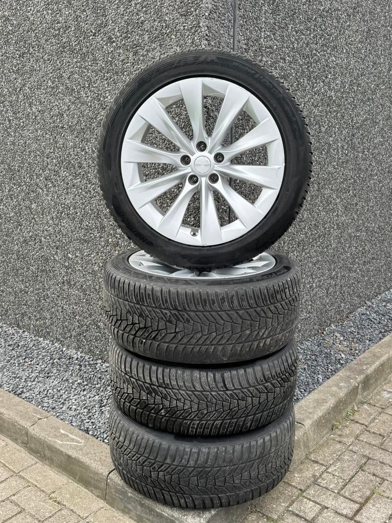 Tesla Model X 20” OEM Velgen Met Banden – Gebalanceerd, Auto-onderdelen, Banden en Velgen, 255 mm, Banden en Velgen, 20 inch, Winterbanden