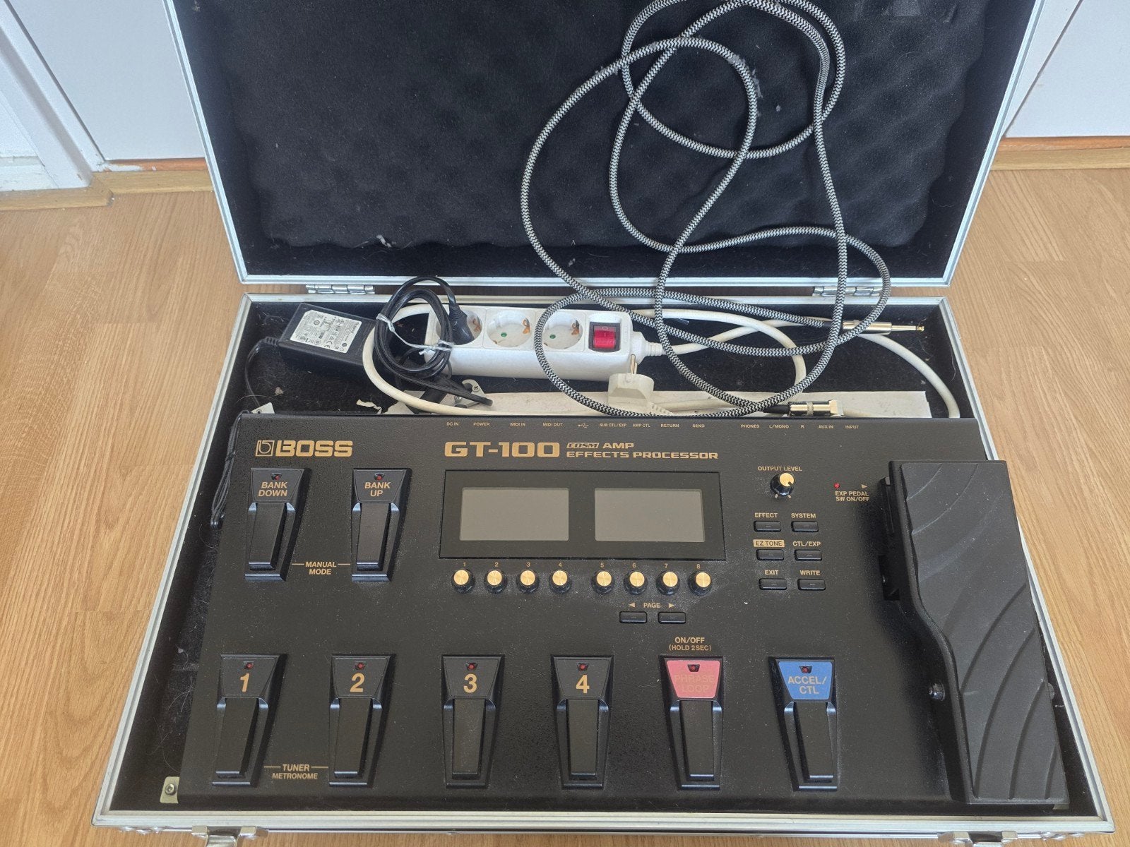 Boss GT-100 Multi-effect Processor incl. Flightcase, Muziek en Instrumenten, Ophalen, Zo goed als nieuw, Multi-effect