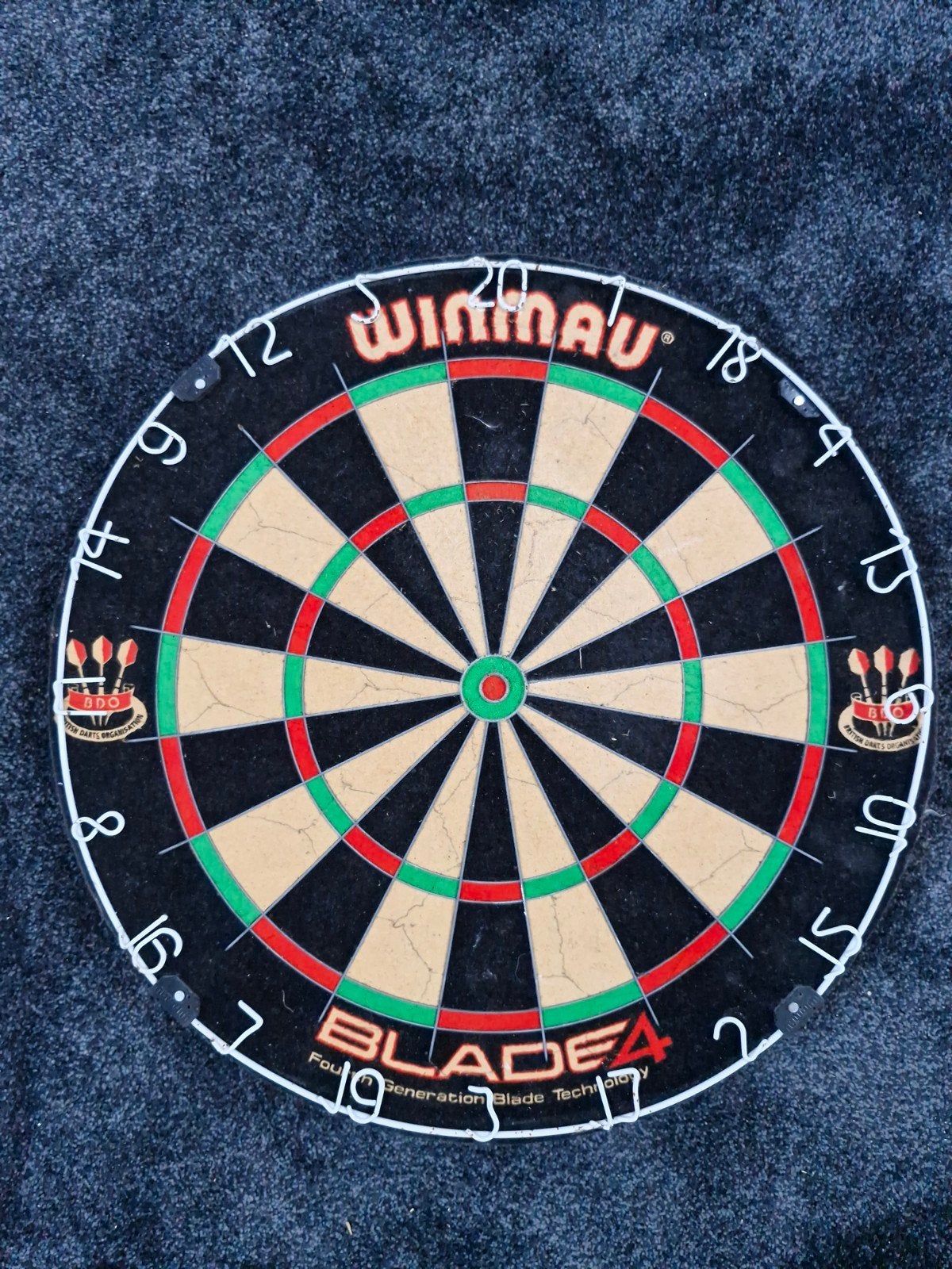 Winmau Blade 4 dartbord - Goede staat, Sport en Fitness, Darts, Ophalen