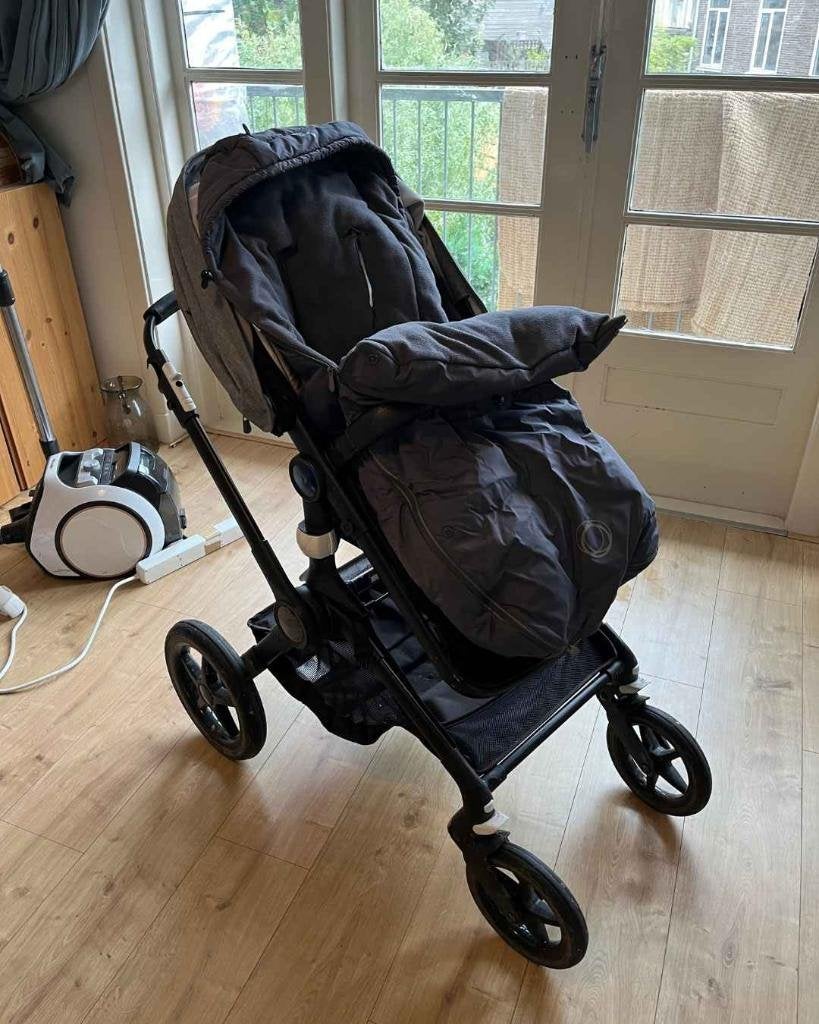 Foto 7 van Bugaboo Fox 2 met Wieg en sterk Voetenzak