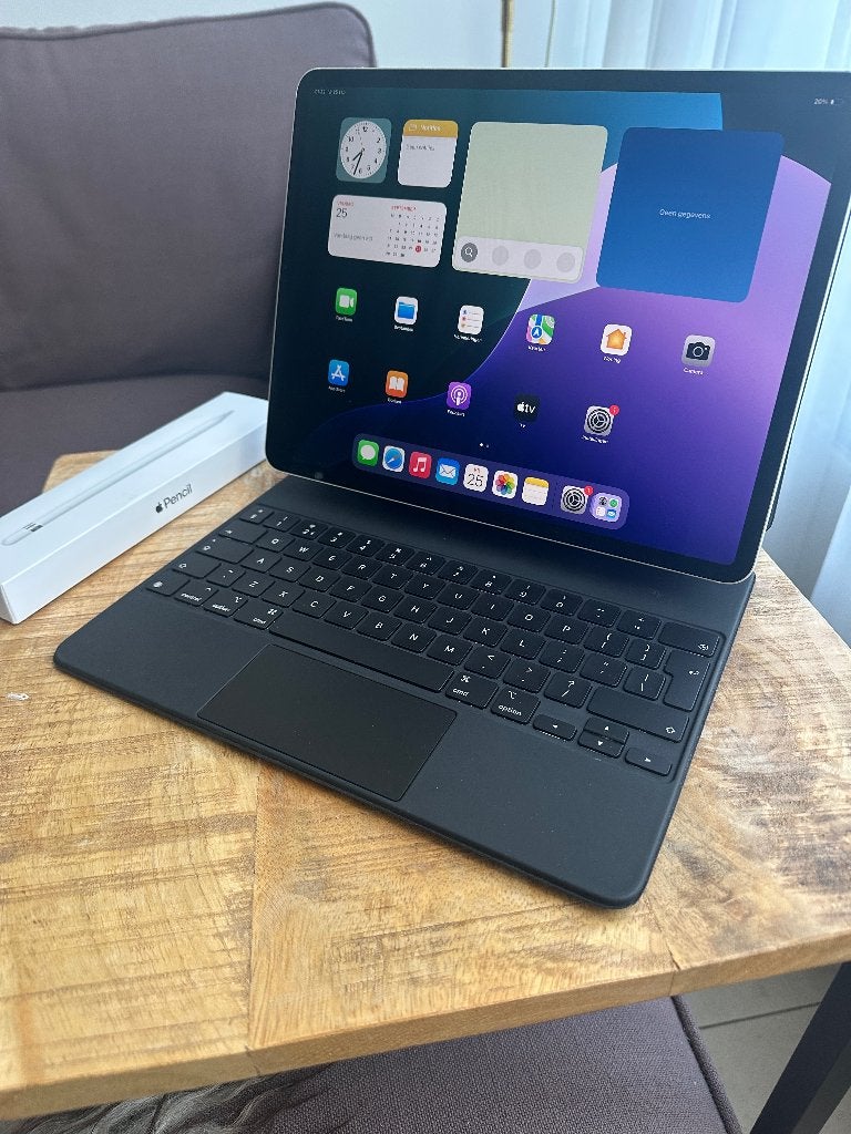 Apple iPad Pro 12,9” 4e gen 128gb A2232 WiFi + 4G keyb/ pen!