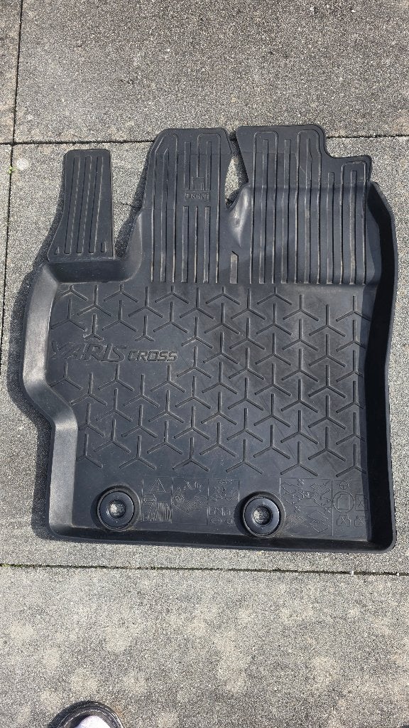 Originele ToyotaYarisCross rubber matten set Nieuwprijs €109, Ophalen of Verzenden, Zo goed als nieuw