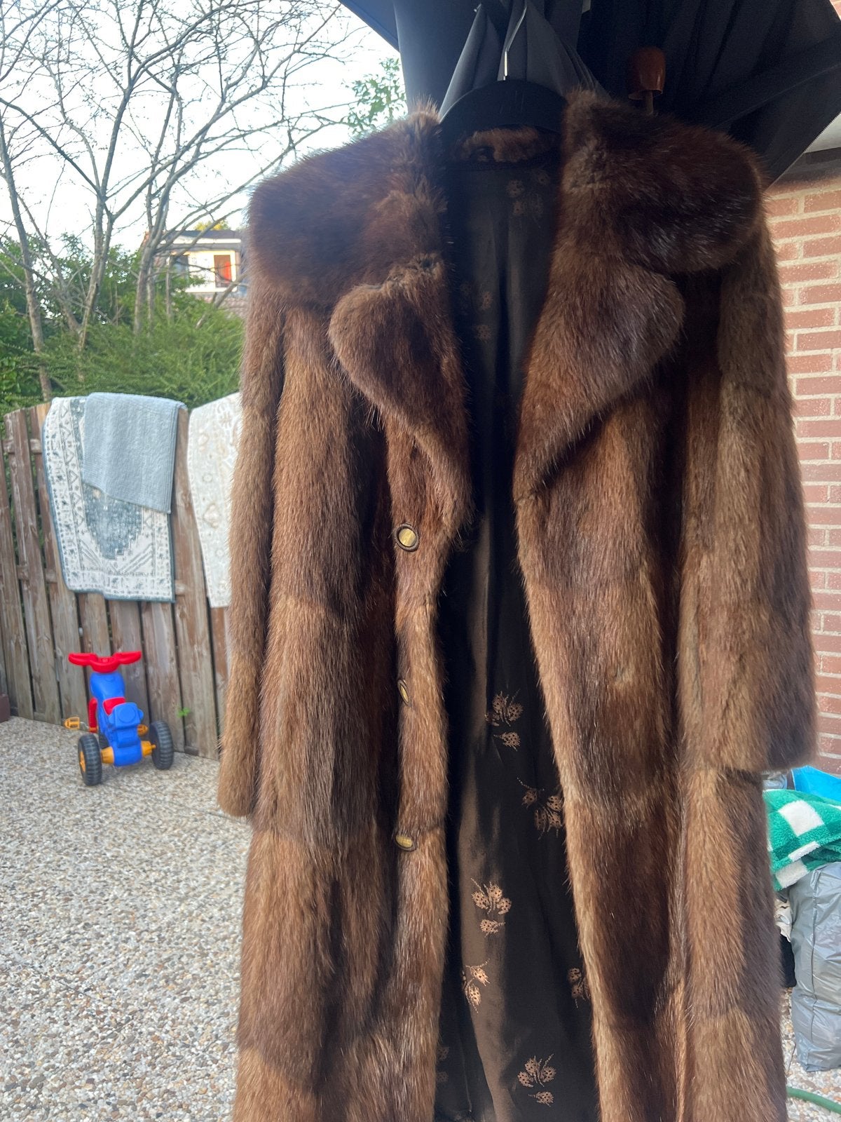 Nieuwe Echte Bontjas tot Knie Lengte, Kleding | Dames, Jassen | Winter, Ophalen of Verzenden, Nieuw, Maat 38/40 (M), Bruin