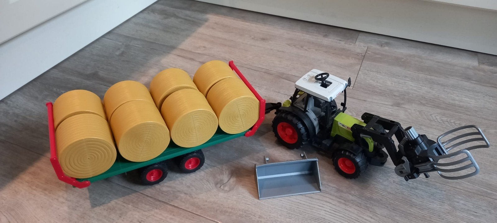 Bruder tractor met aanhanger en balen, Ophalen, Gebruikt