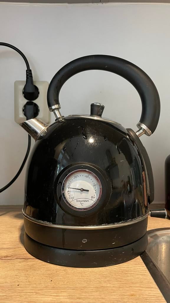 MOA waterkoker - Zwart, gebruikt maar werkt goed, Witgoed en Apparatuur, Waterkokers, 1 tot 2 liter, Ophalen of Verzenden, Gebruikt