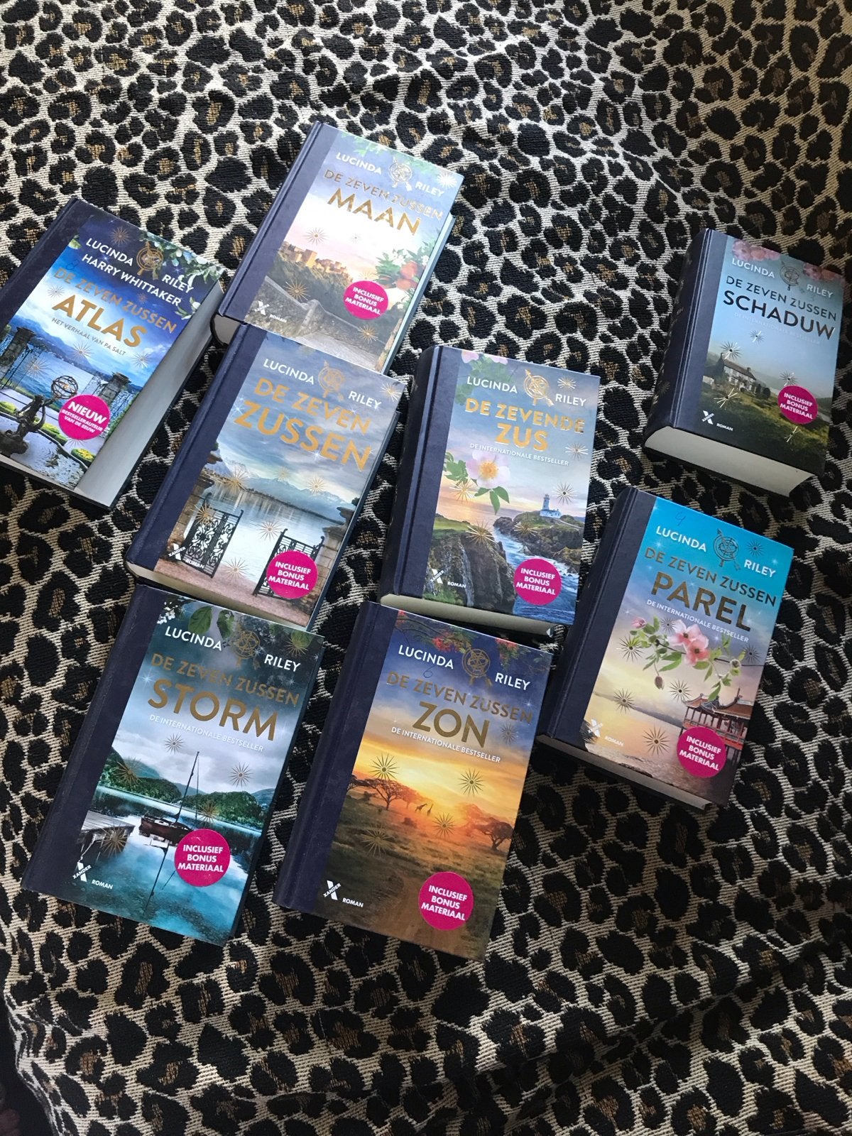 De Zeven Zussen serie van Lucinda Riley (8 boeken), Boeken, Romans, Ophalen of Verzenden, Zo goed als nieuw, Nederland