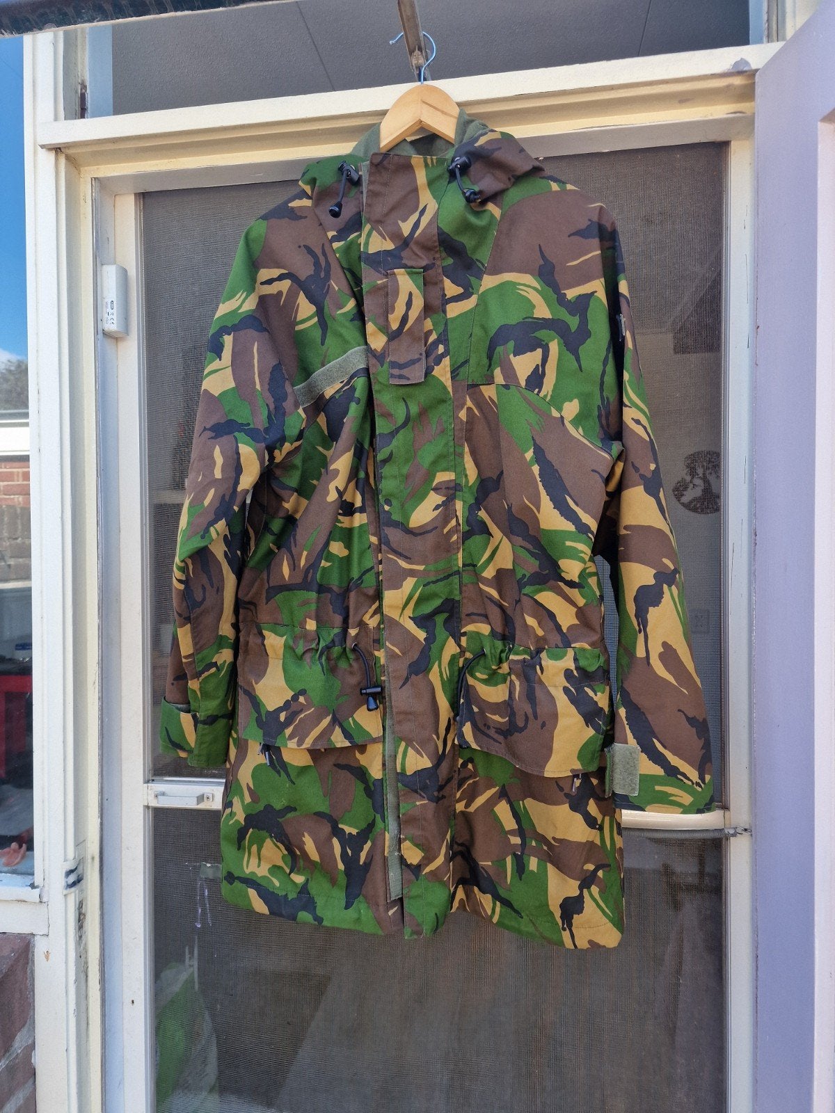 Dit is een originele Nederlandse leger bilaminaat parka met, Ophalen of Verzenden, Landmacht, Nederland