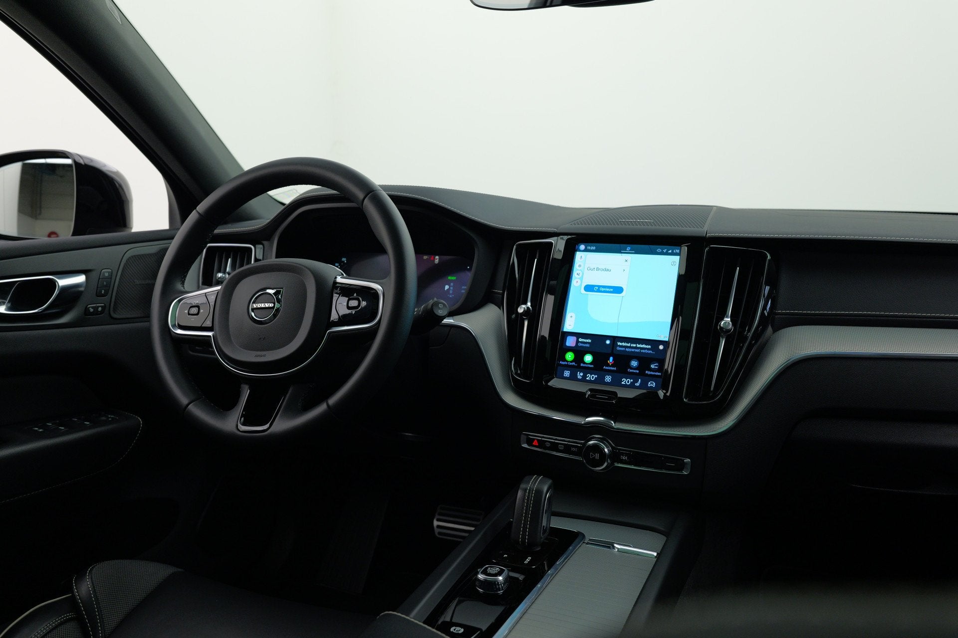 Volvo XC60 2.0 Recharge T6 AWD R-Design | Winter pakket | Ha, Auto's, Automaat, Gebruikt, Wit, Leder