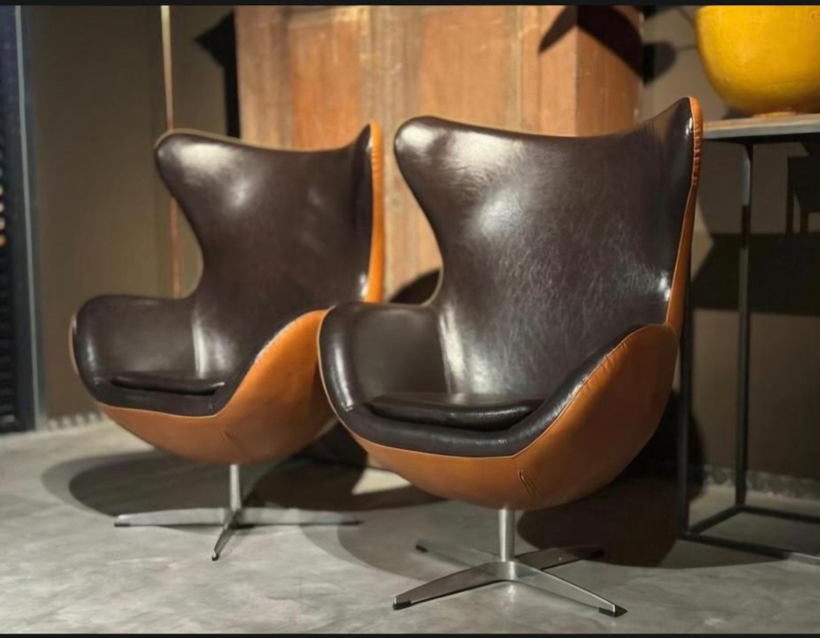 Unieke set: 2x Egg Chair Replica - Echt Leer., Ophalen, Gebruikt, Twee, Bruin