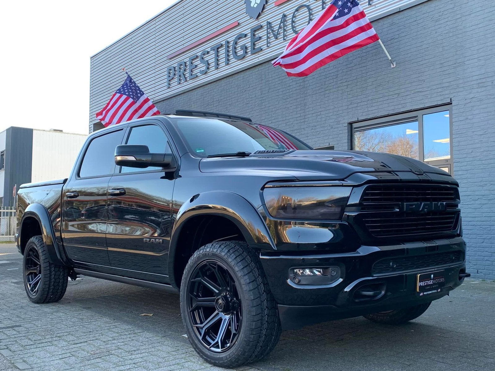 Dodge RAM 1500 2021 Zwart 5.7 liter lpg 320 liter full optie, 5654 cc, Zwart, Bedrijf, 401 pk