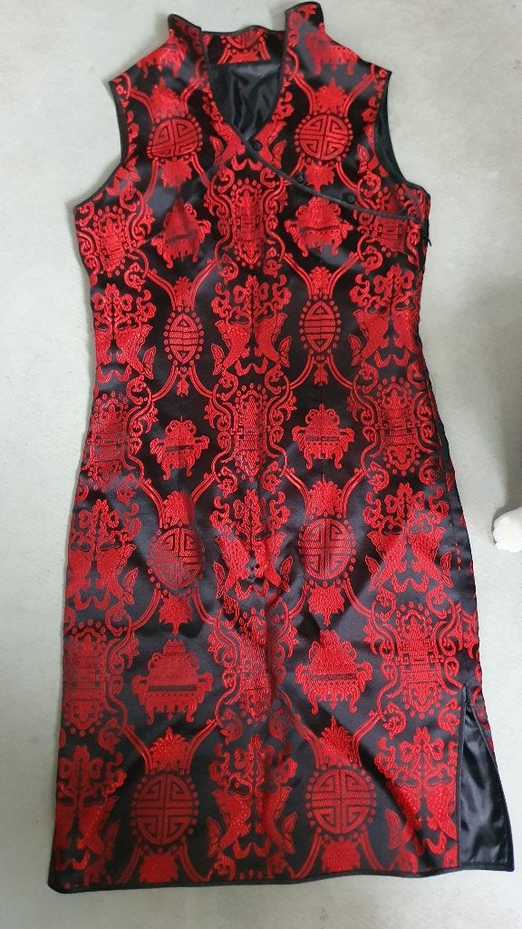 Chinese stijl jurk rood zwart – satijn look S, Kleding | Dames, Ophalen of Verzenden, Zo goed als nieuw, Maat 36 (S), Boven de knie