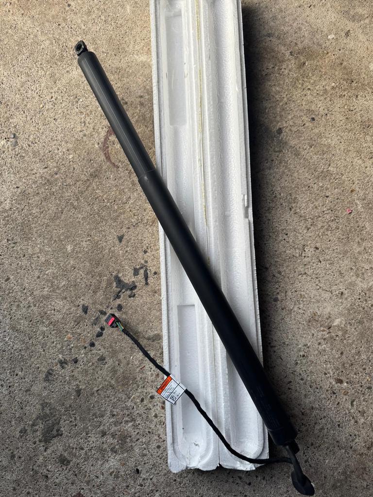 Gasveer achterklep elektrisch Volvo V60 Org.(vanaf 2018), Achterklep, Nieuw, Ophalen of Verzenden, Volvo