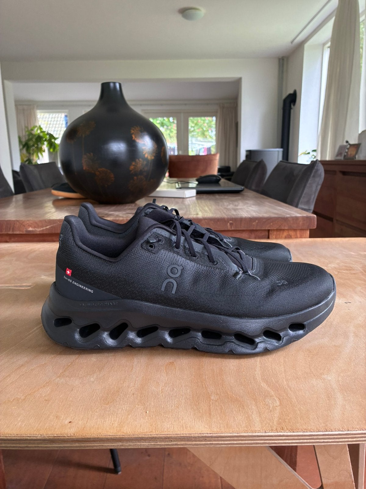 Oncloud tilt zwart maat 43 origineel, Zwart, Ophalen of Verzenden, Sneakers of Gympen, Zo goed als nieuw