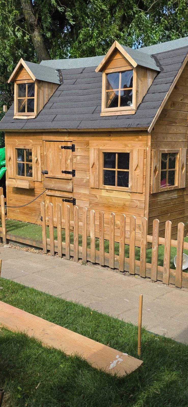 mooi speelhuisje, Ophalen, Zo goed als nieuw, Hout