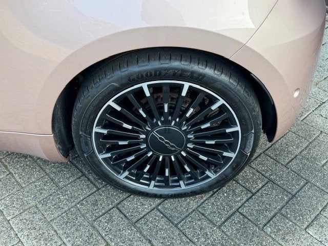 Fiat 500 C e La Prima 42 kWh Cabrio *carplay *leer *stoelv., Auto's, Dealer onderhouden, Adaptive Cruise Control, Gebruikt, 118 pk