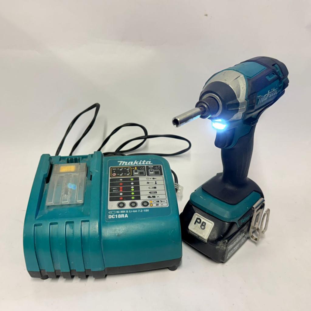 Makita DTD 152 + Accu 3.0 Ah + Acculader | Nette Staat, Makita, Zo goed als nieuw, Support@makita.com, Makita Corporation, 3-11-8, Sumiyoshi-cho, 
Anjo, Aichi 446-8502
Japan