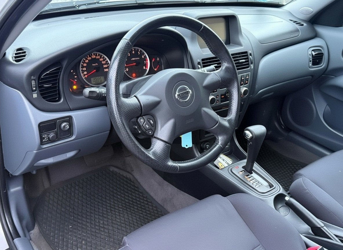 Nissan Almera 1.8 Acenta Automaat|Airco|Trekhaak!, Auto's, Stof, Gebruikt, Zwart, 4 cilinders