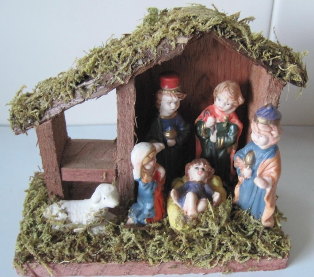 Kleine houten kerststal met mos bekleed, Ophalen of Verzenden, Zo goed als nieuw