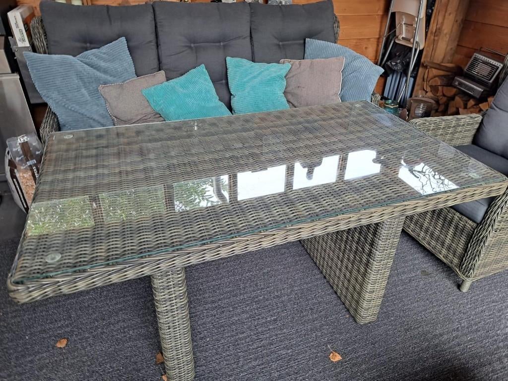 mooie tuintafel 140L x 80H x 68B, Ophalen, Kunststof, 50 tot 100 cm, Zo goed als nieuw