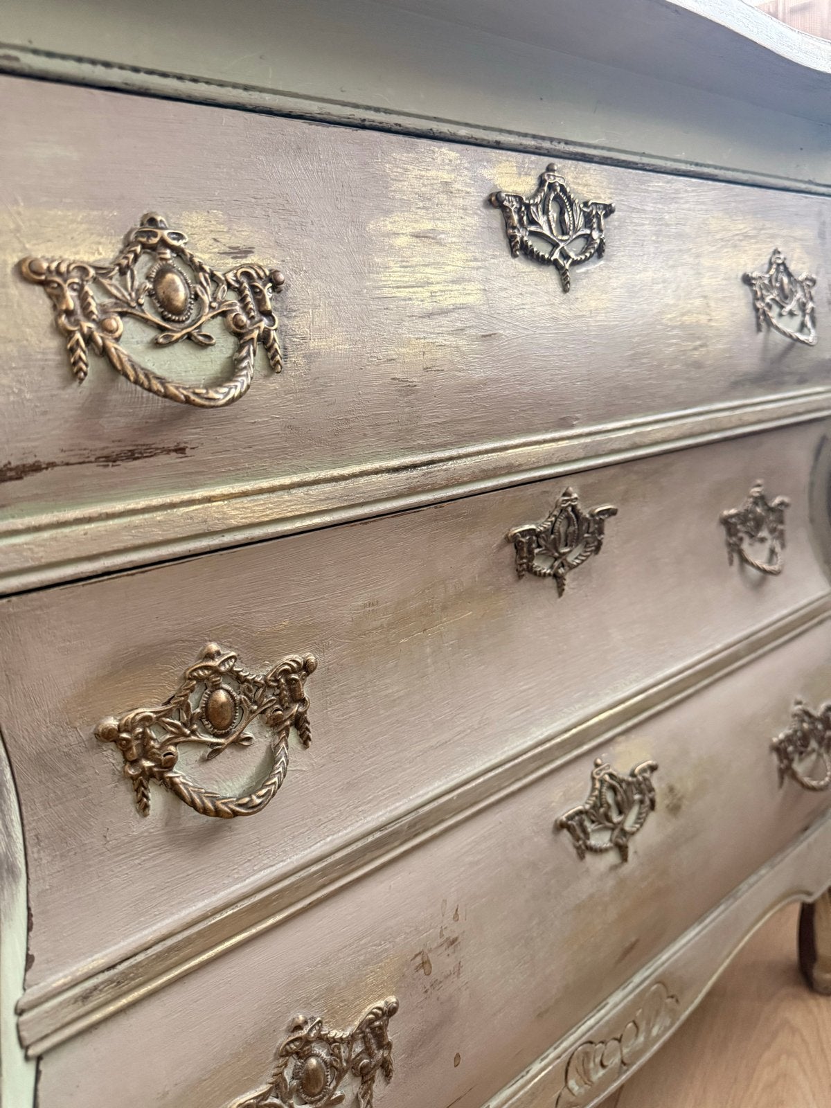 Brocante buik- ladekast met sierlijke handgrepen, Antiek en Kunst, Antiek | Meubels | Kasten, Ophalen