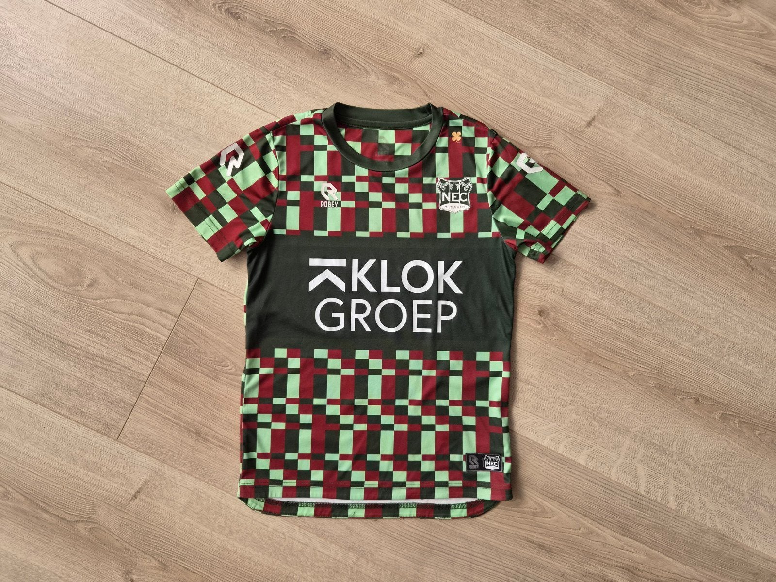 NEC Robey Voetbalshirt Maat 140, Kinderen en Baby's, Ophalen of Verzenden, Robey, Jongen of Meisje, Shirt of Longsleeve
