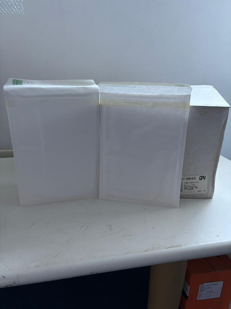 100 witte luchtkussen enveloppen maat 23 x 32.5 cm (doos), Ophalen of Verzenden, Envelop