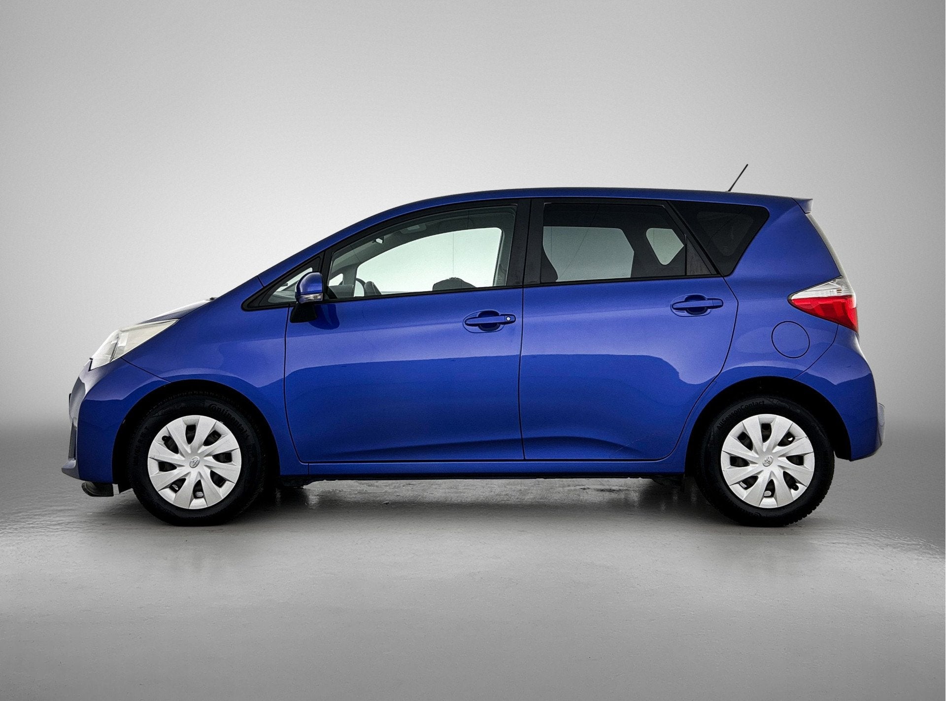 Toyota Verso-S 1.3 VVT-i Aspiration | Pano | Bluetooth | Air, Auto's, Voorwielaandrijving, Stof, Gebruikt, Zwart