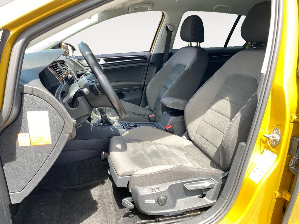 Volkswagen Golf 5-deurs 1.5 TSi DSG7-autom. Highline Busines, Auto's, 12 maanden, 4 cilinders, Geel, Bedrijf