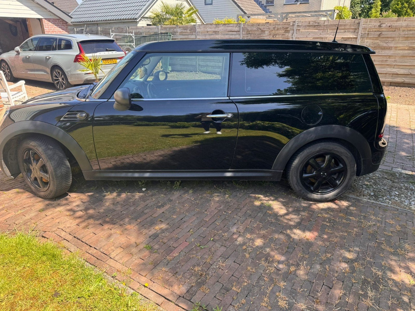 Mini Clubman 1.4 ONE 2010 Zwart, Voorwielaandrijving, Stof, 4 stoelen, Origineel Nederlands