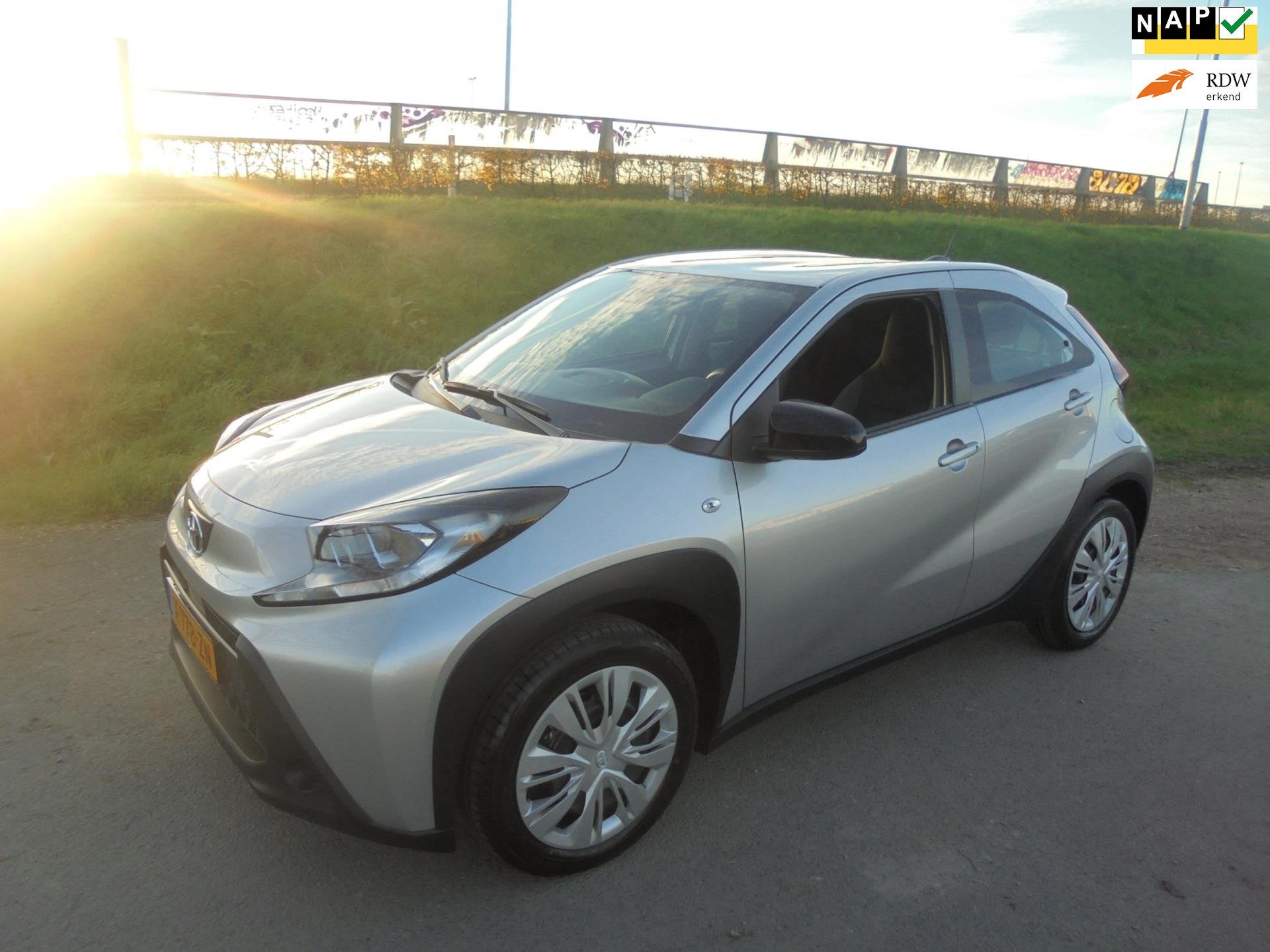 Toyota Aygo X Toyota Ayco X 1.0 benzine 5 deurs airco Camera, Auto's, Gebruikt, 920 kg, 4 stoelen, Origineel Nederlands