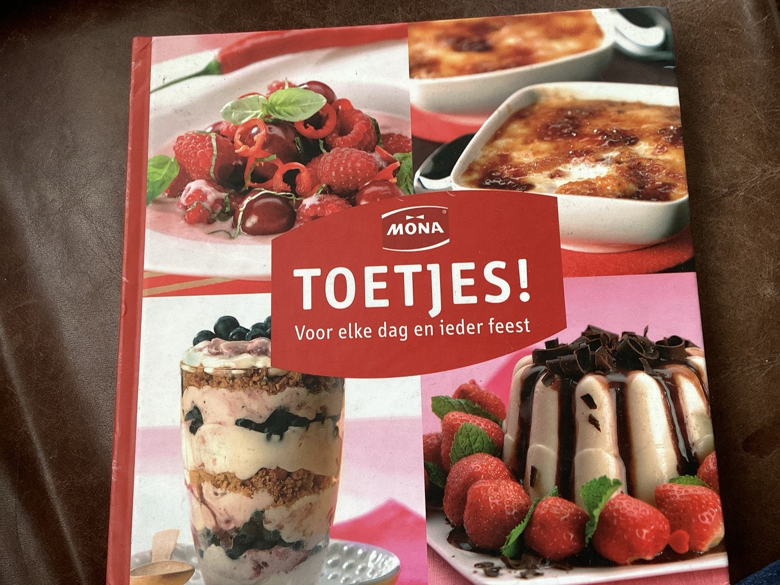Mona Toetjes Kookboek - Voor elke dag en ieder feest, Ophalen of Verzenden